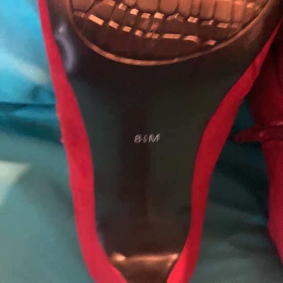 Beautiful red suede shoes/booties - Picture 4 of 5